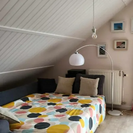 A La Salle De Jeux Et Son Jardin Autour De La Verte Динан