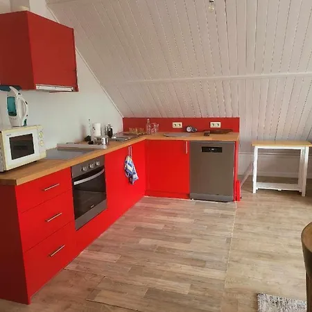 A La Salle De Jeux Et Son Jardin Autour De La Verte Appartement