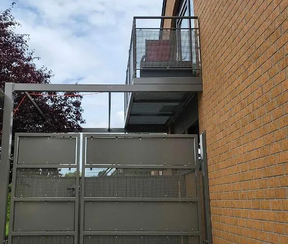 A La Salle De Jeux Et Son Jardin Autour De La Verte Apartman *